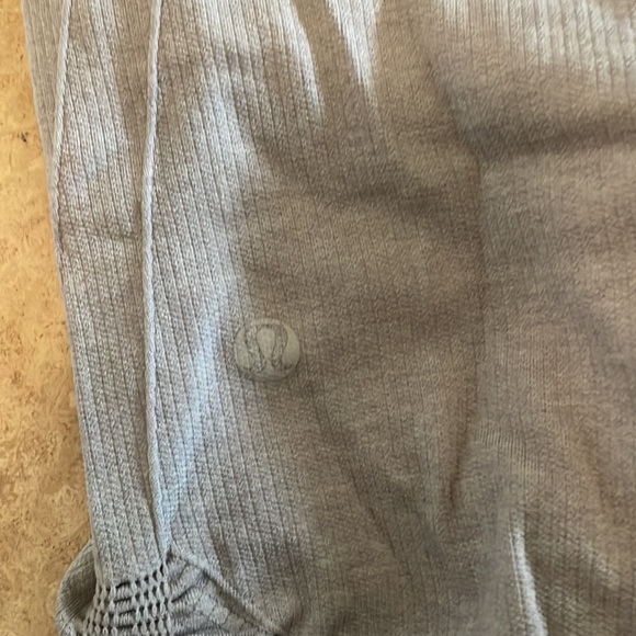 Lulu Lemmon sinched grey capri leggings - Picture 3 of 3